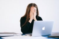 Come liberarti da pensieri invasivi per realizzarti